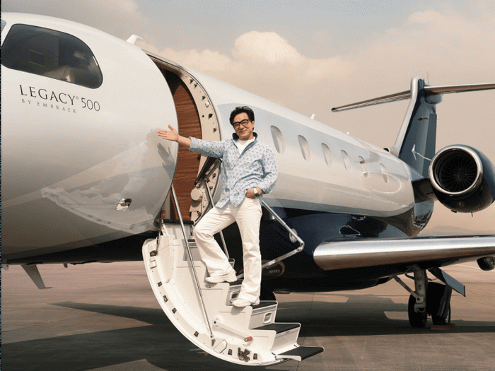 jackie-chan-private-jet-02