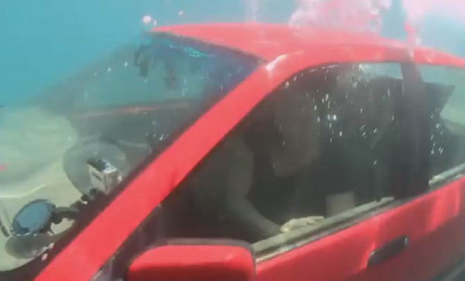 car-escape-underwater-07